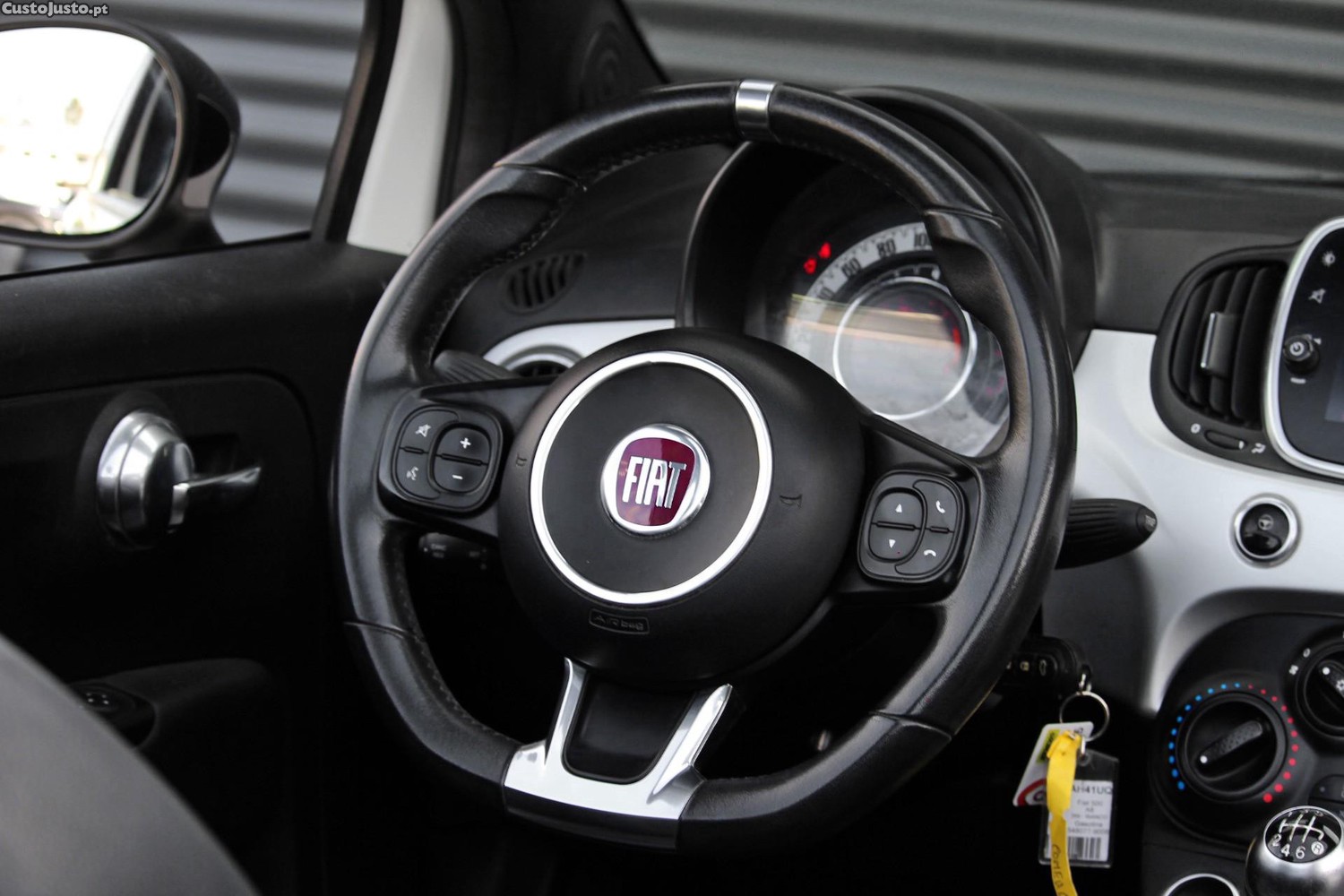 Fiat 500C 1.0 Hybrid Connect — fotografia 9