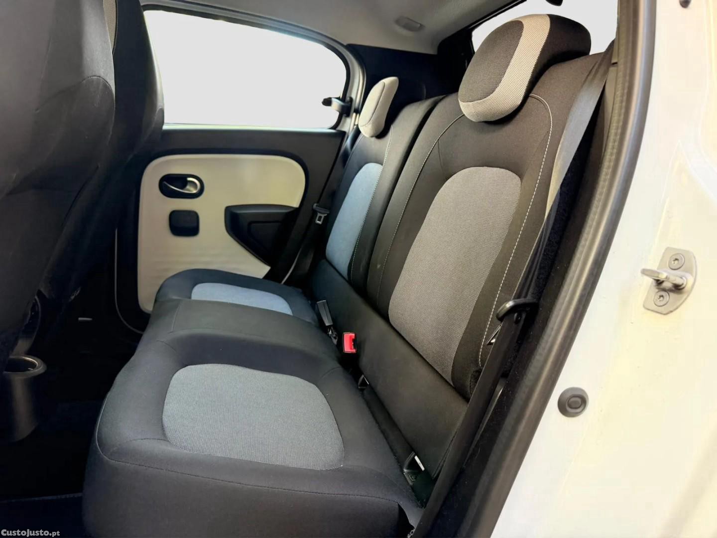 Renault Twingo 1.0 SCe Intens — fotografia 4