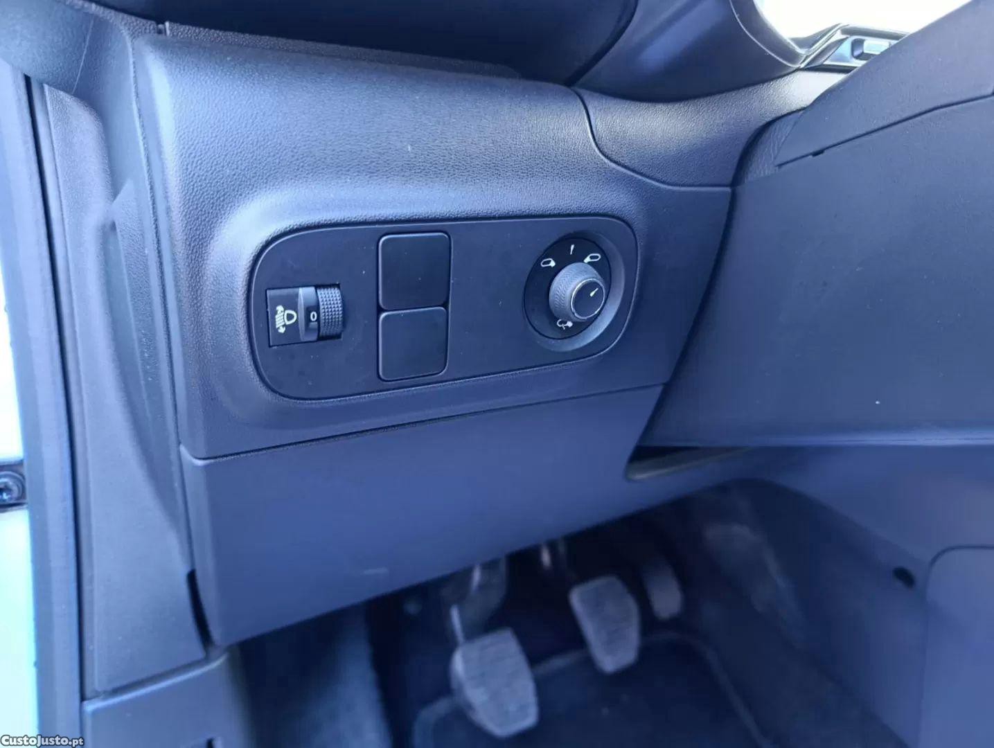 Citroën C3 1.2 puretech 110 s&s max — fotografia 15