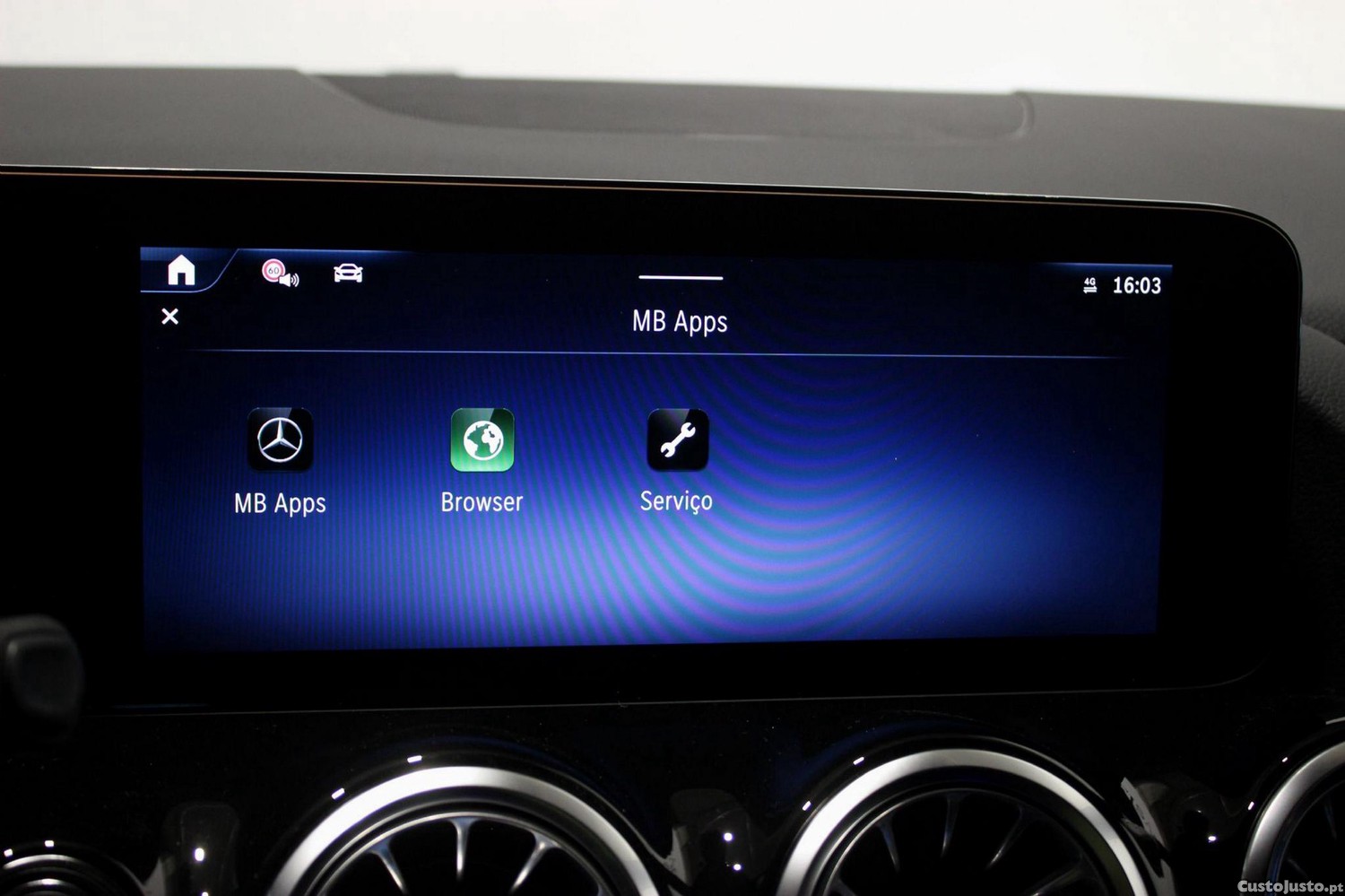 Mercedes-Benz GLA 180 d AMG Line — fotografia 4