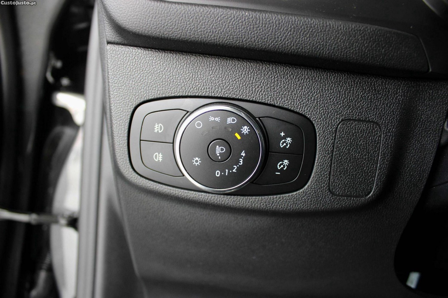 Ford Focus SW 1.0 EcoBoost MHEV ST-Line X Aut. — fotografia 14