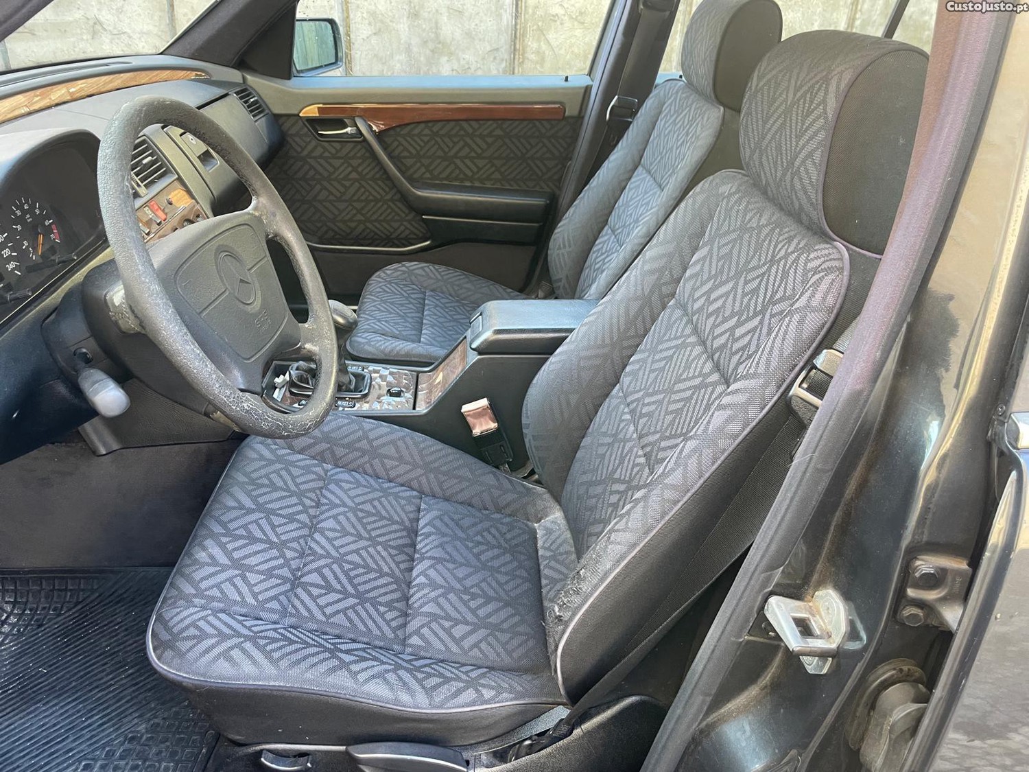 Mercedes-Benz C 180 Elegance — fotografia 4