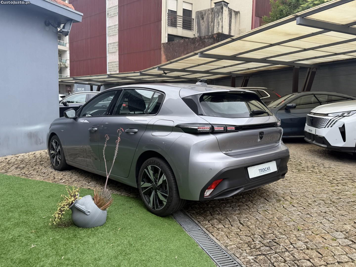 Peugeot 308 1.6 Hybrid Allure Pack e-EAT8 — fotografia 17