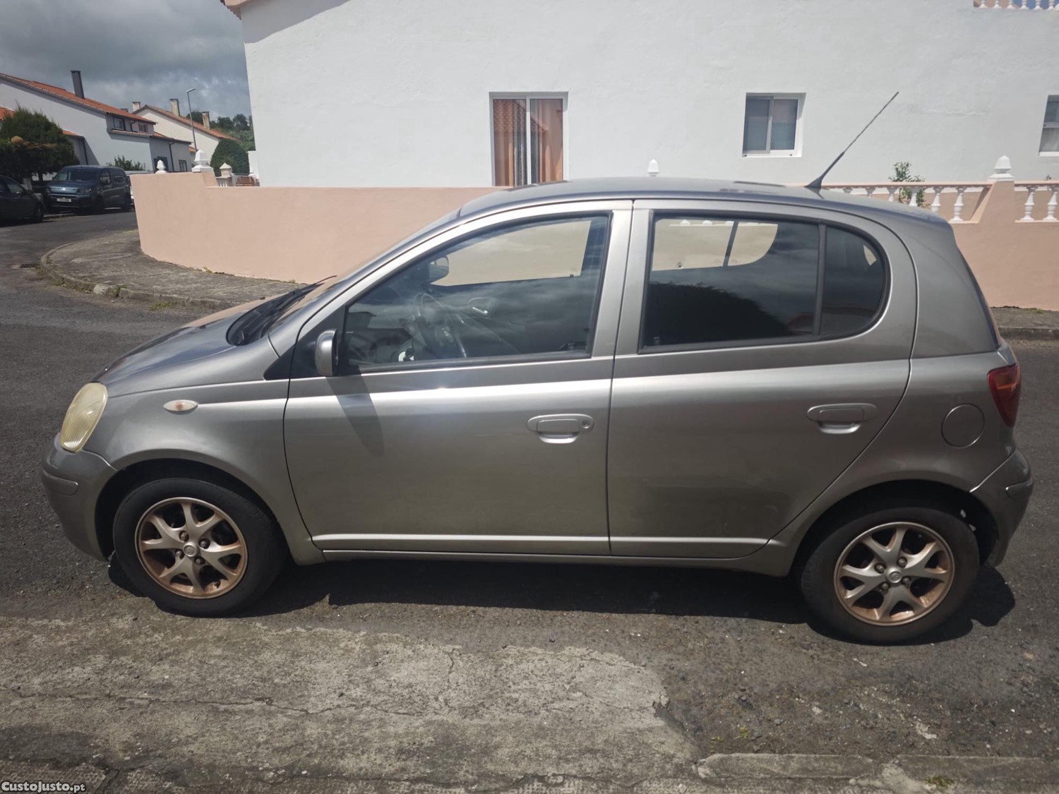 Toyota Yaris 1000 — fotografia 8