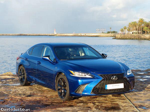 Lexus ES 300h Sport — fotografia 11