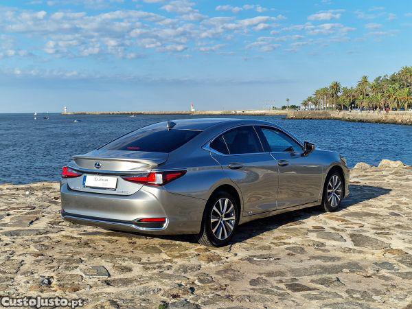 Lexus ES 300h Business — fotografia 17