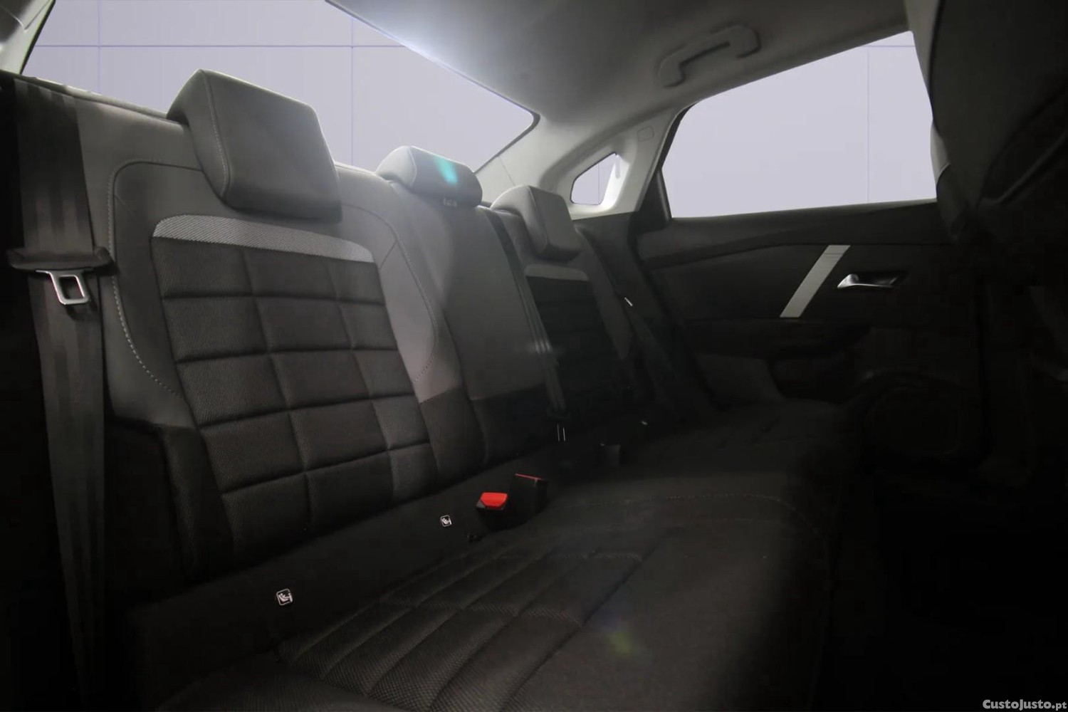 Citroën e-C4 136 PLUS — fotografia 3