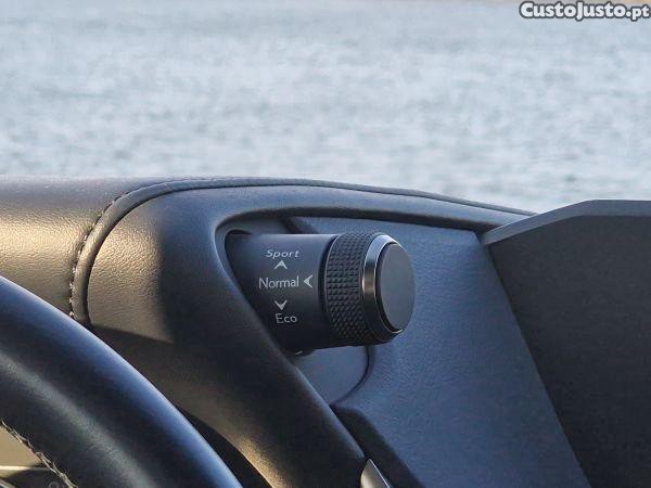 Lexus ES 300h Business — fotografia 4
