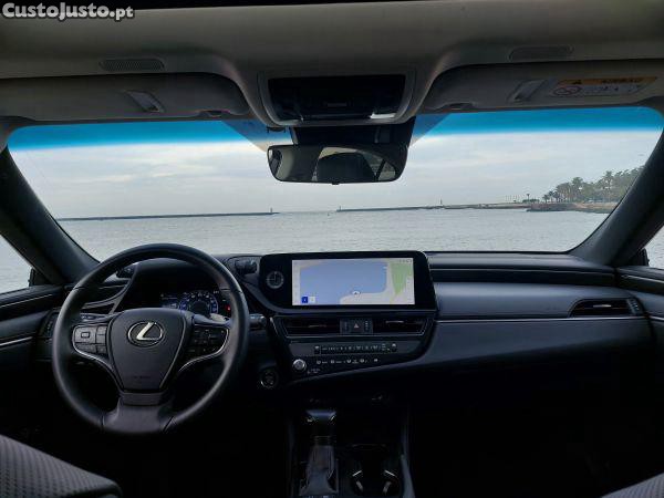 Lexus ES 300h Sport — fotografia 2