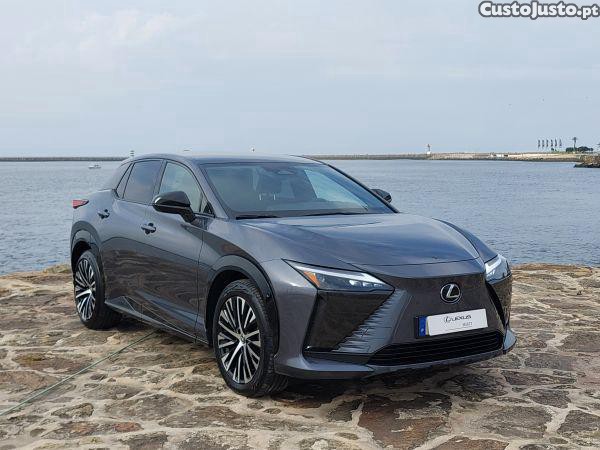 Lexus RX RZ 450e Luxury — fotografia 13
