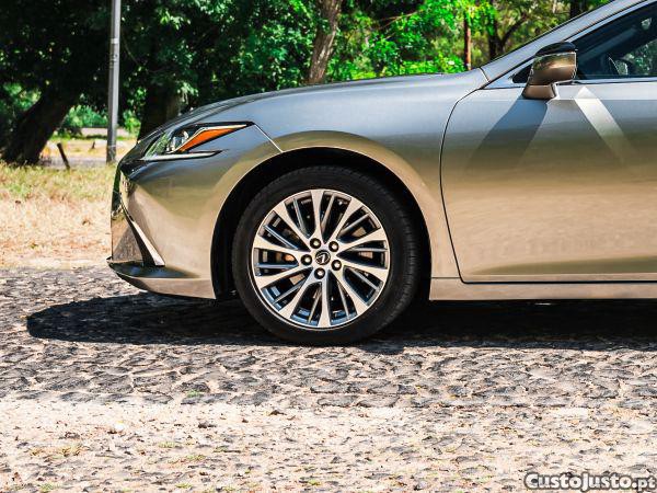 Lexus ES 300h Special Edi — fotografia 21