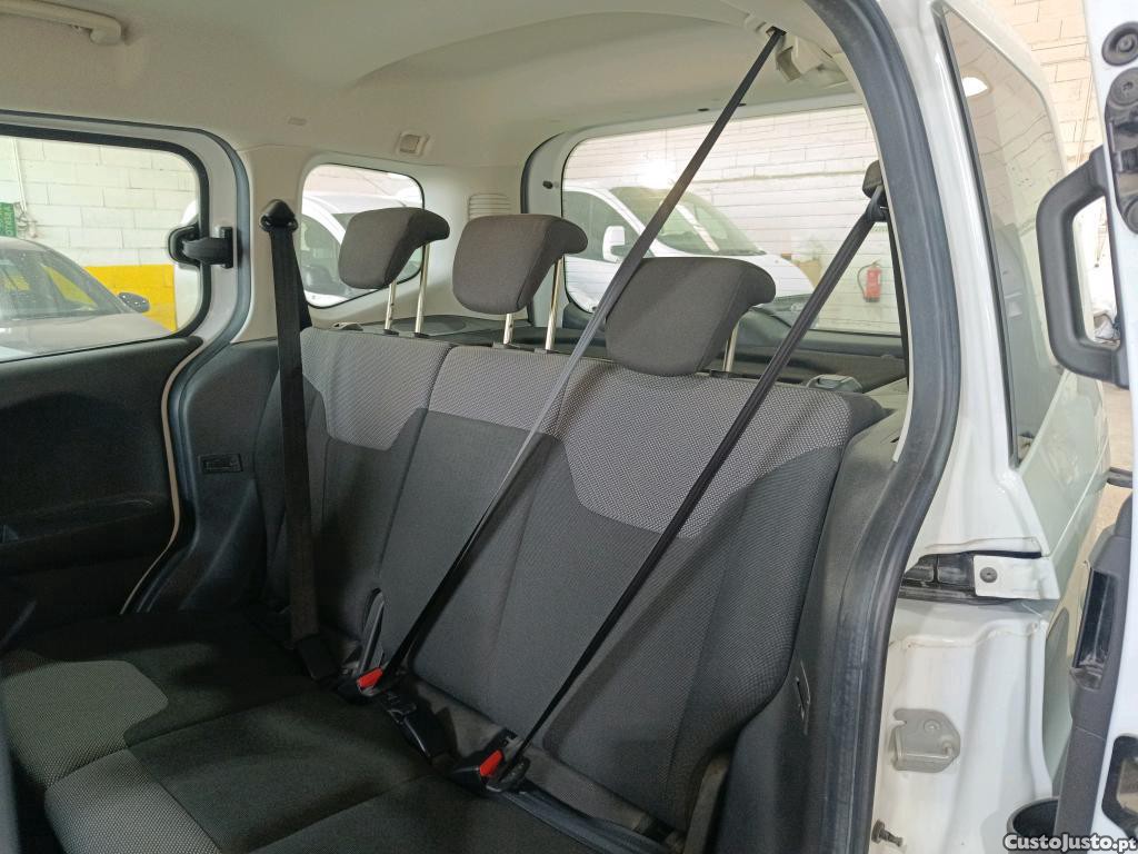 Ford Tourneo Courier 1.0 EcoBoost Ambiente 100cv — fotografia 19