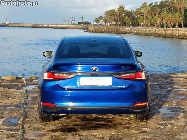Lexus ES 300h Sport — fotografia 14