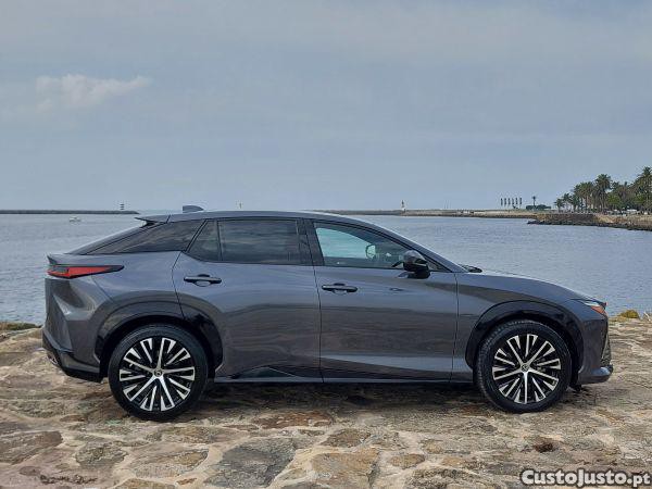 Lexus RX RZ 450e Luxury — fotografia 14