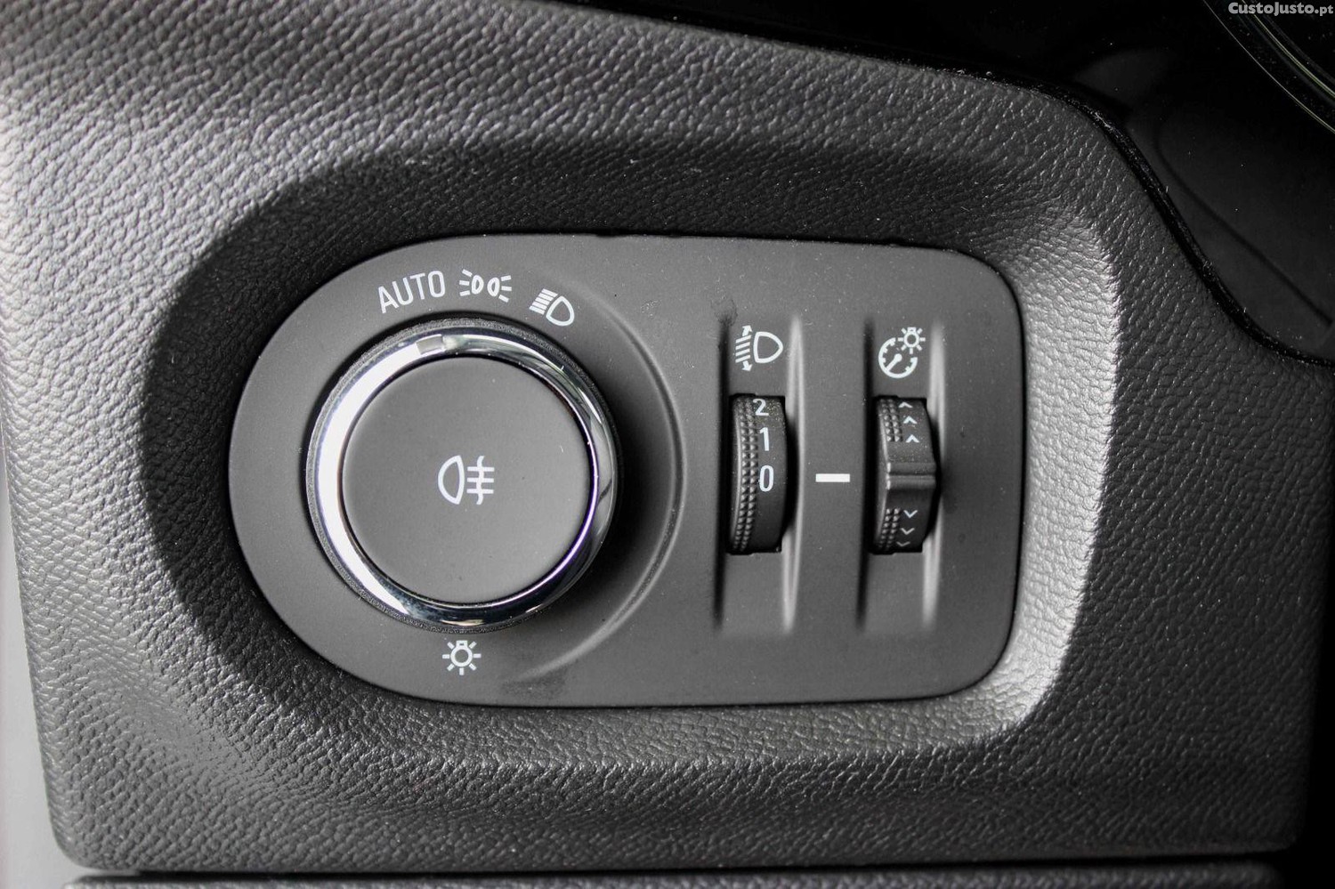Opel Corsa 1.5 D Elegance — fotografia 19