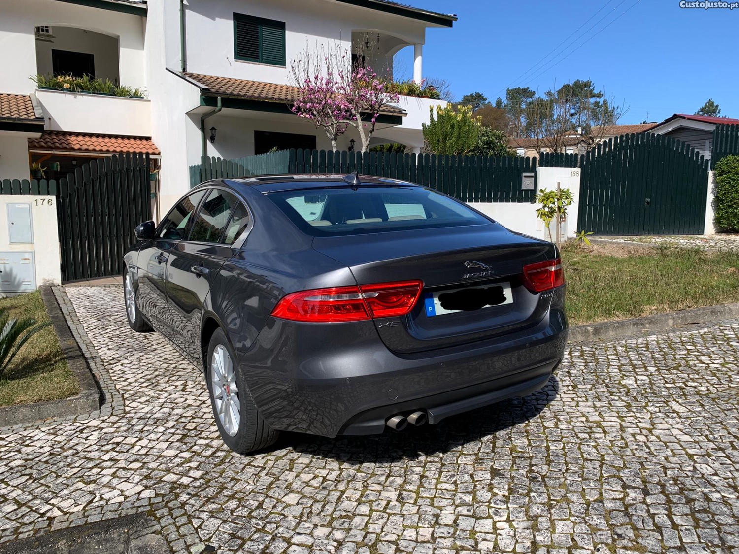 Jaguar XE Prestige — photo 2