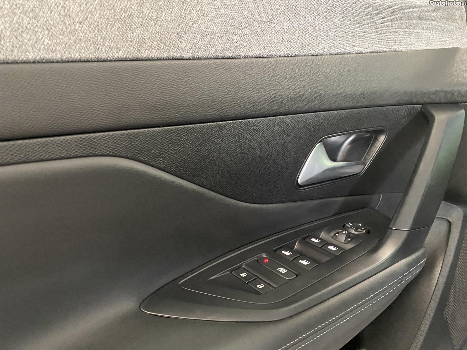 Peugeot 308 SW 1.2 Hybrid Allure e-DCS6 — fotografia 7