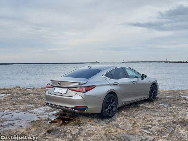 Lexus ES 300h Sport — fotografia 14