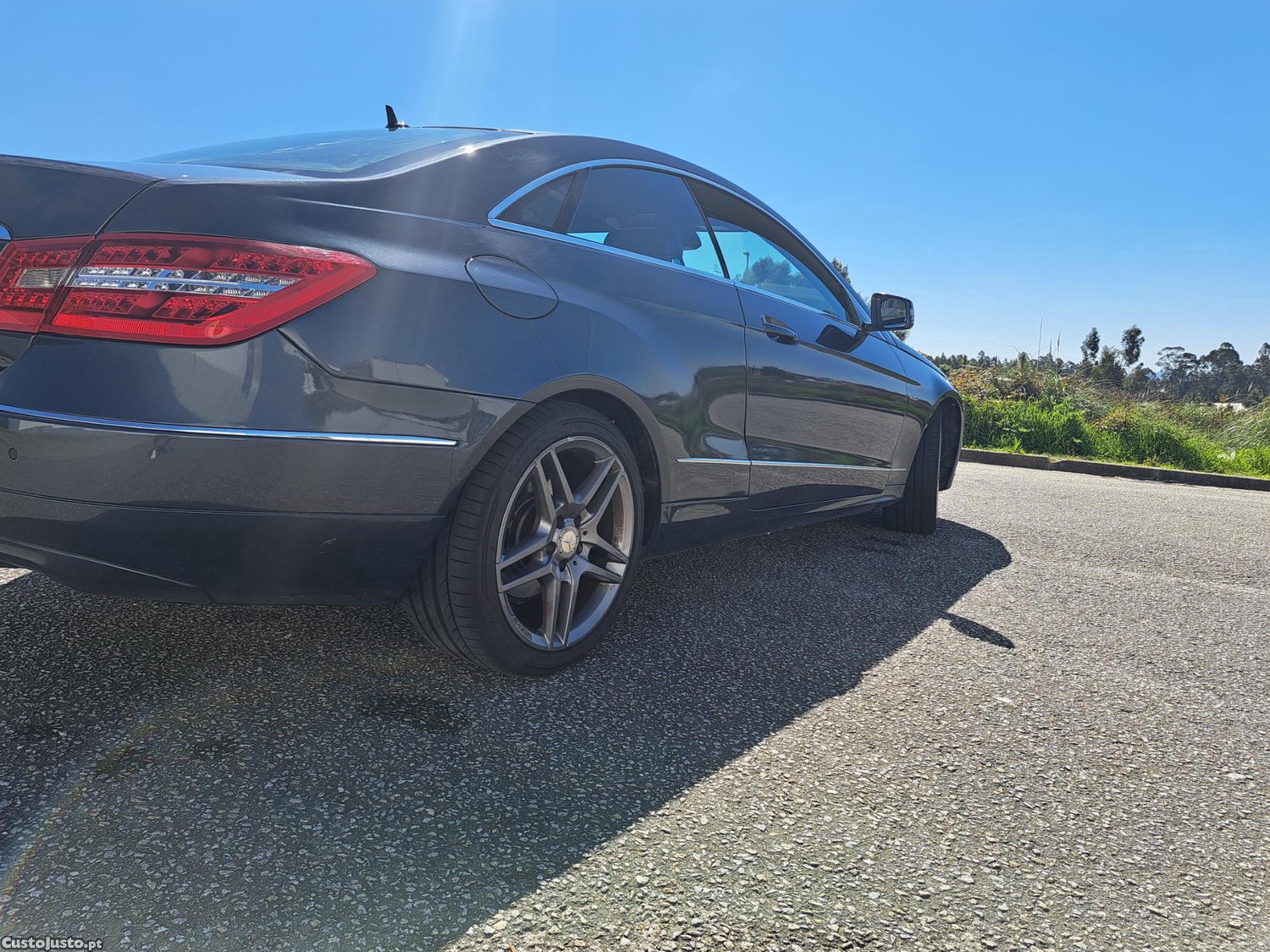 Mercedes-Benz E 220 Coupé — fotografia 7