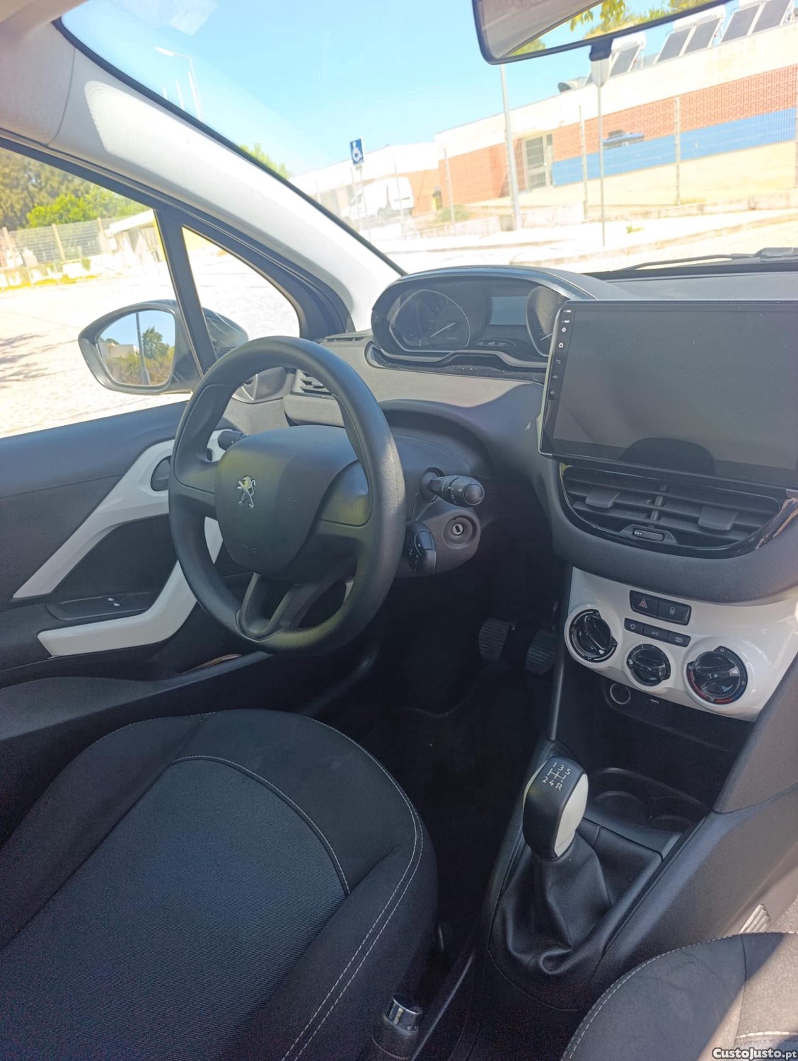 Peugeot 208 1.0 VTi — fotografia 3