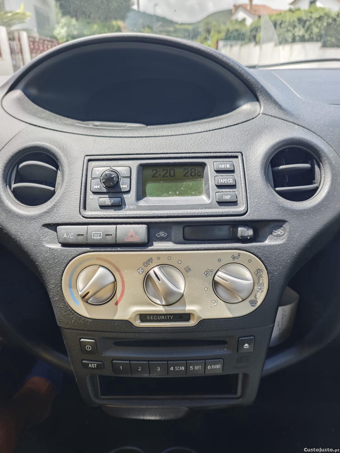 Toyota Yaris 1000 — fotografia 3