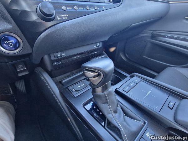 Lexus ES 300h Business — fotografia 2