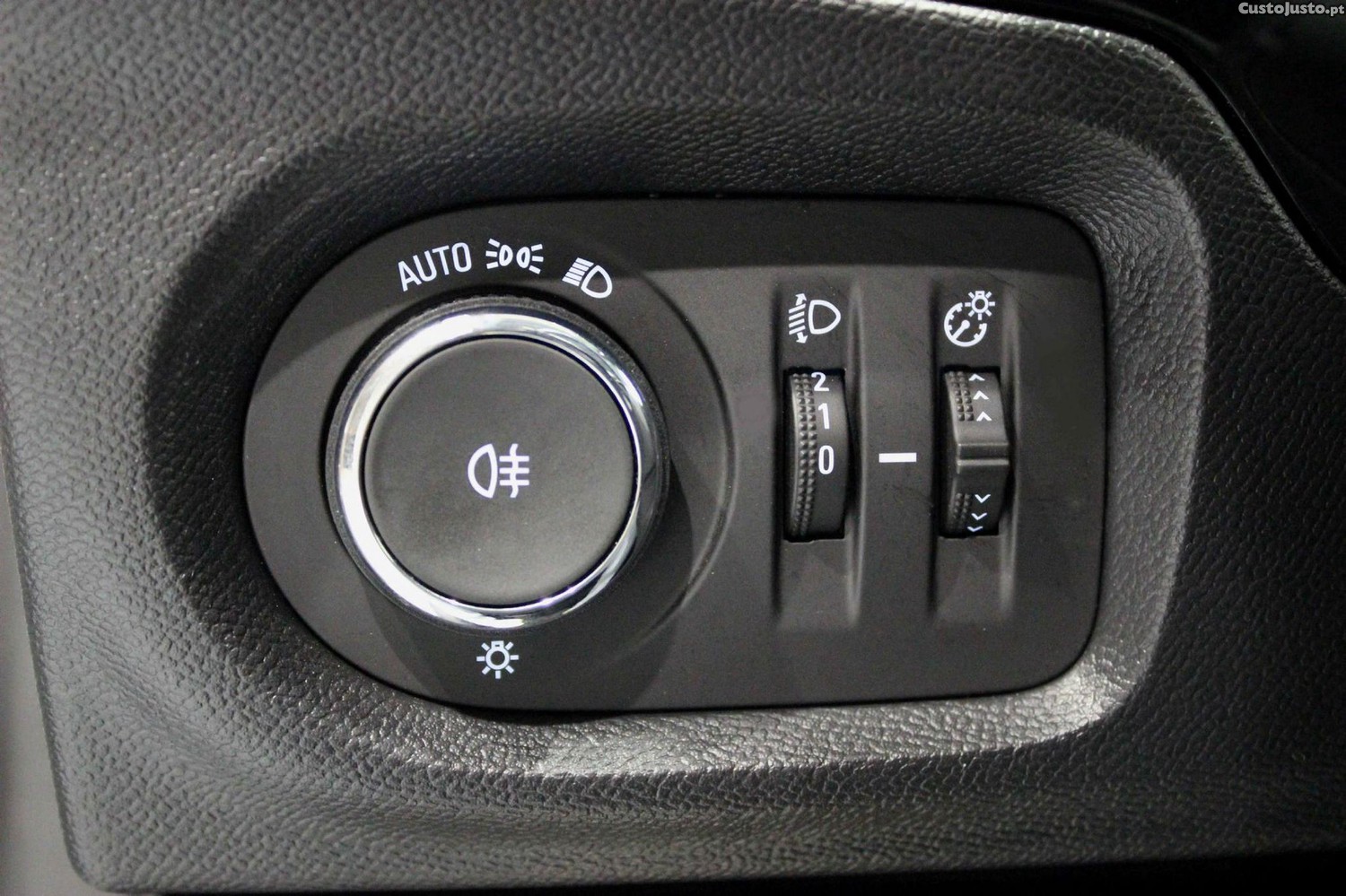 Opel Corsa 1.5 D Elegance — fotografia 18