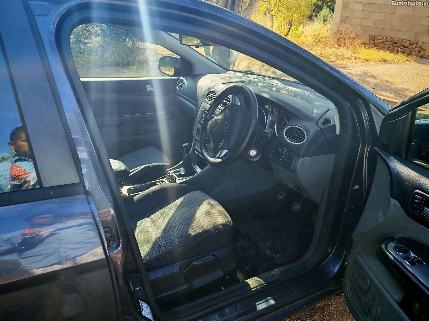 Ford Focus Zetec Tdci 110 — photo 5