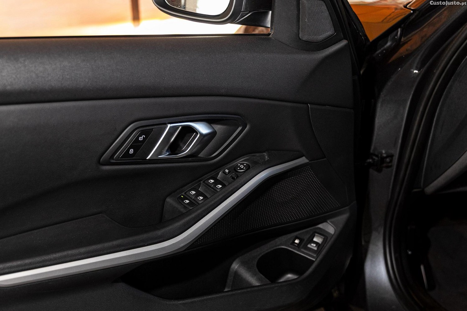 BMW 320 e Line Sport Auto — fotografia 2