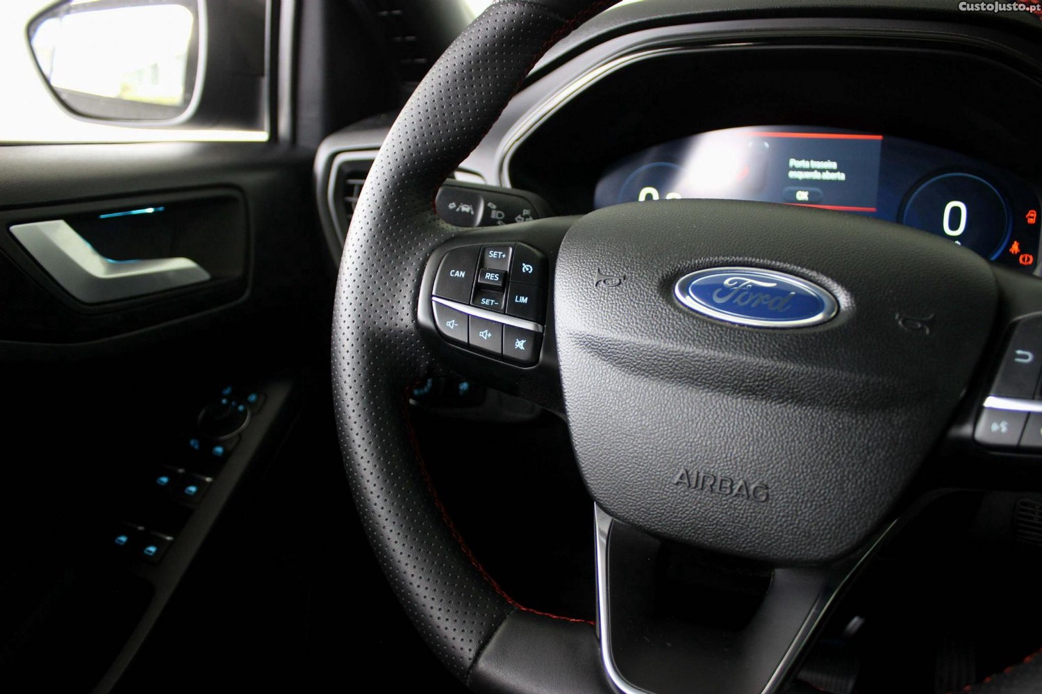 Ford Focus SW 1.0 EcoBoost MHEV ST-Line X Aut. — fotografia 12