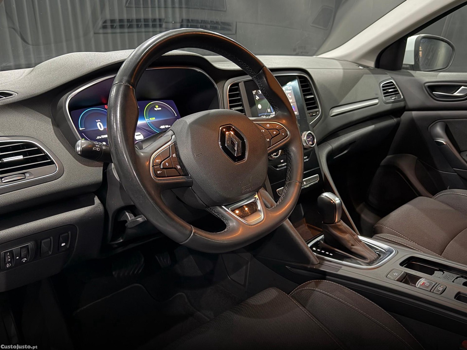 Renault Mégane E-Tech Plug-in Hybrid 160 EQUILIBRE — fotografia 13