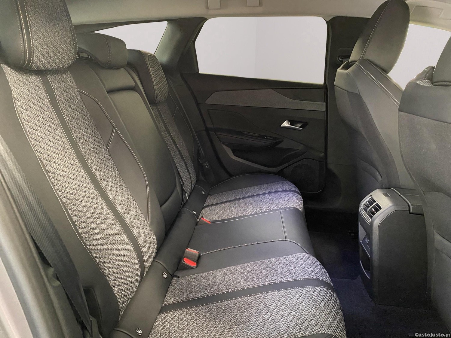 Peugeot 308 SW 1.2 Hybrid Allure e-DCS6 — fotografia 5