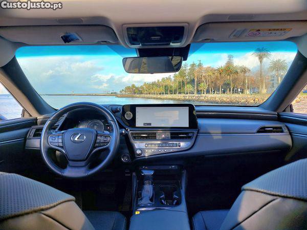 Lexus ES 300h Sport — fotografia 8