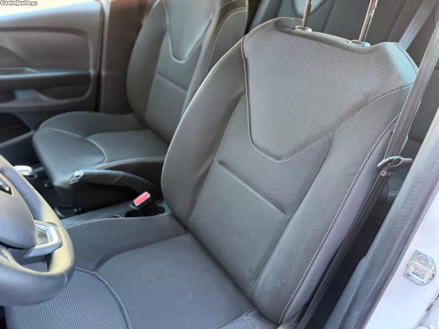 Renault Clio 1.5 dci zen — fotografia 9
