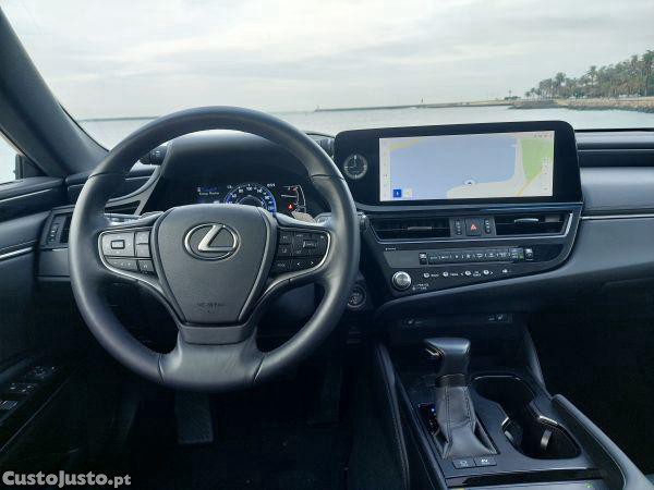 Lexus ES 300h Sport — fotografia 3