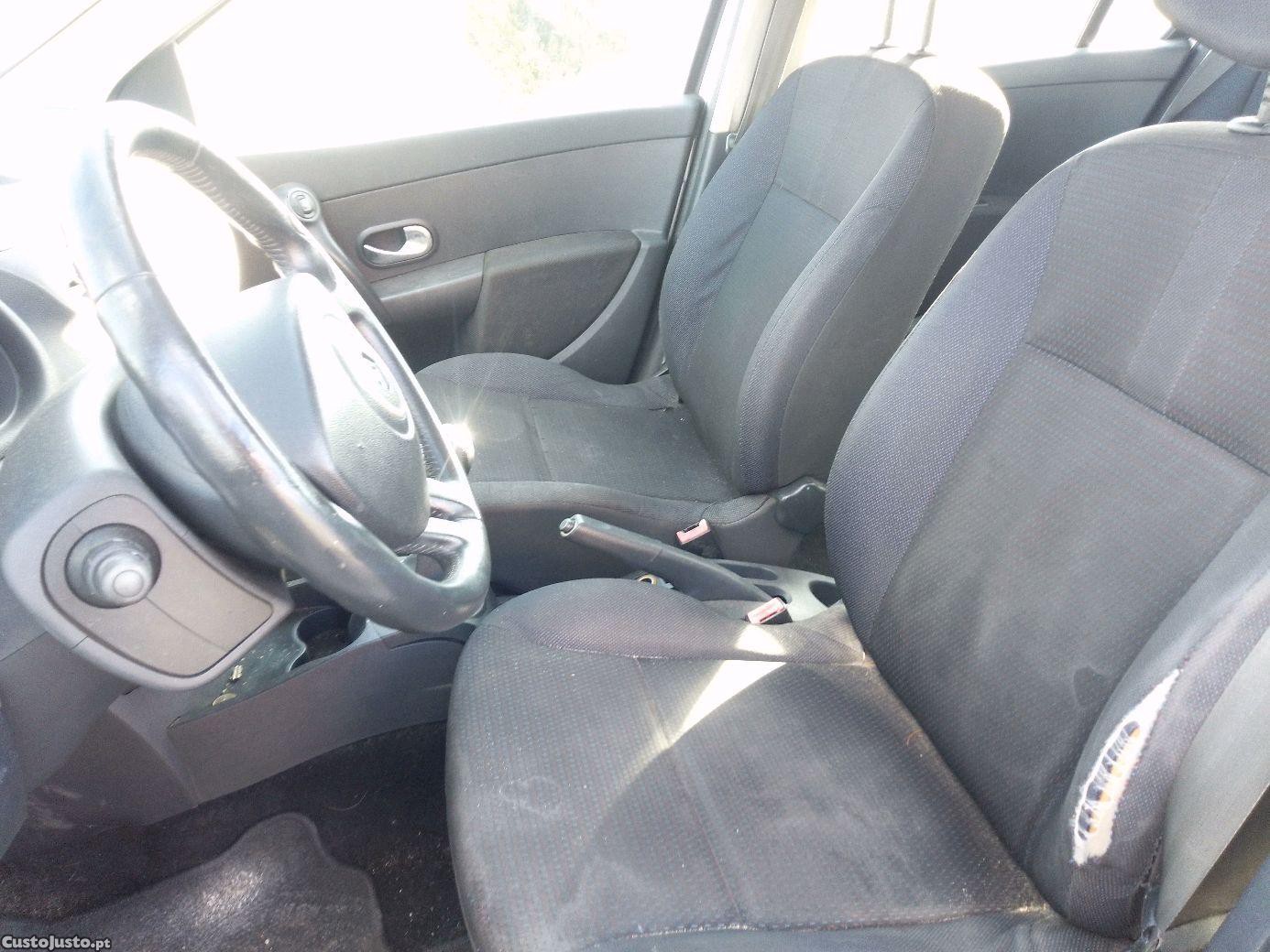 Renault Clio 1.5 DCI — fotografia 2