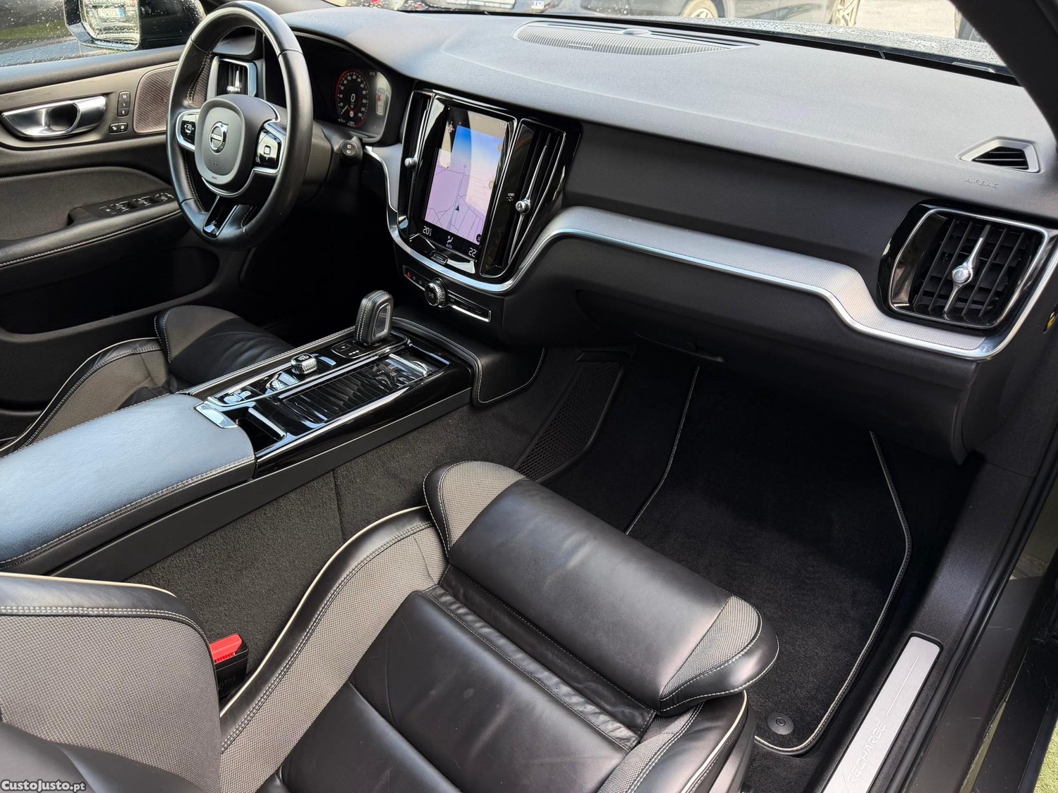 Volvo V60 2.0 T6 AWD TE R-Design — fotografia 11