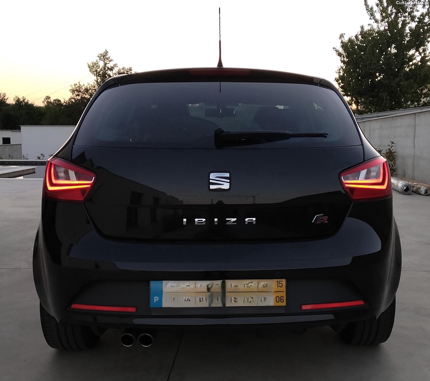 SEAT Ibiza 1.6 TDI 105CV - FR — fotografia 3