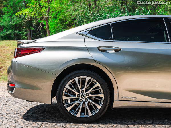 Lexus ES 300h Special Edi — fotografia 30