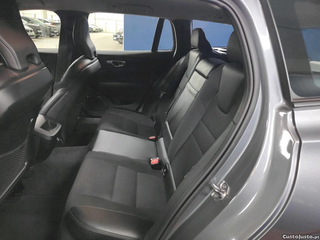 Volvo V60 2.0 D3 Momentum Plus 150cv — fotografia 18