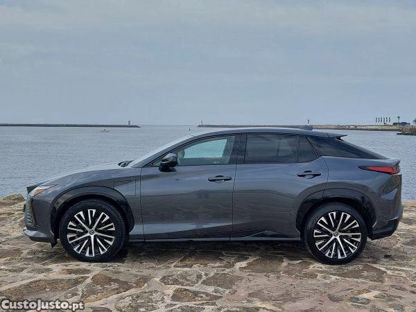Lexus RX RZ 450e Luxury — fotografia 18