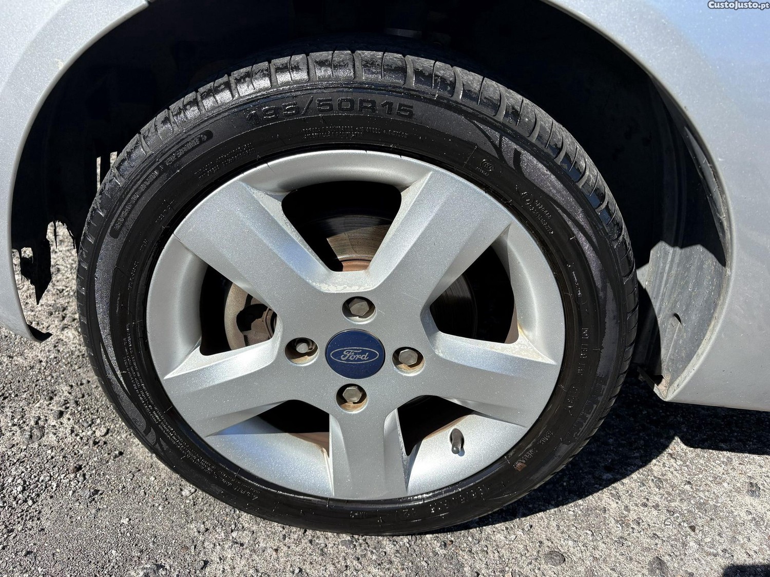 Ford Fiesta 1.25 Ambiente — fotografia 17