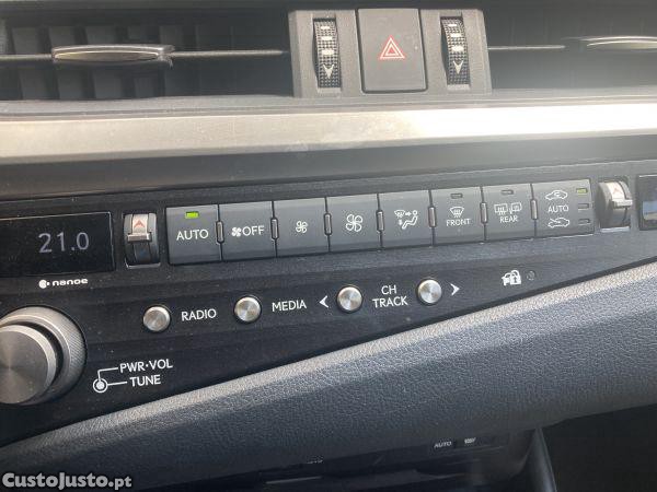 Lexus ES 300h Special Edi — fotografia 10