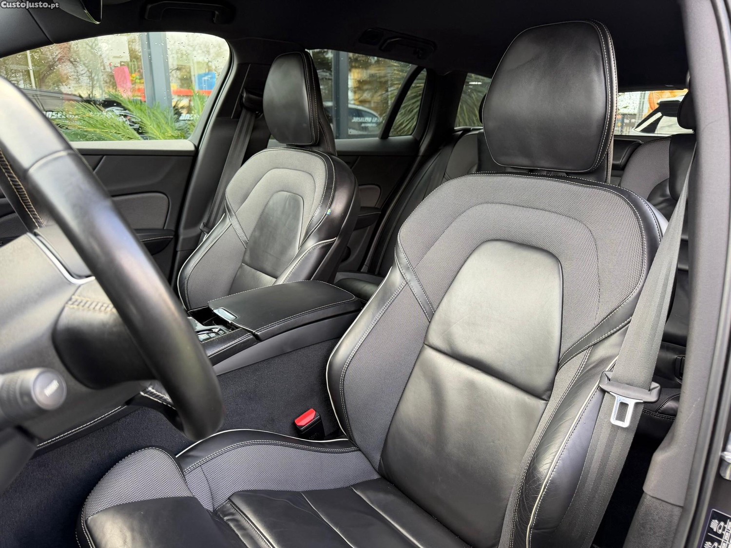 Volvo V60 2.0 T6 AWD TE R-Design — fotografia 14