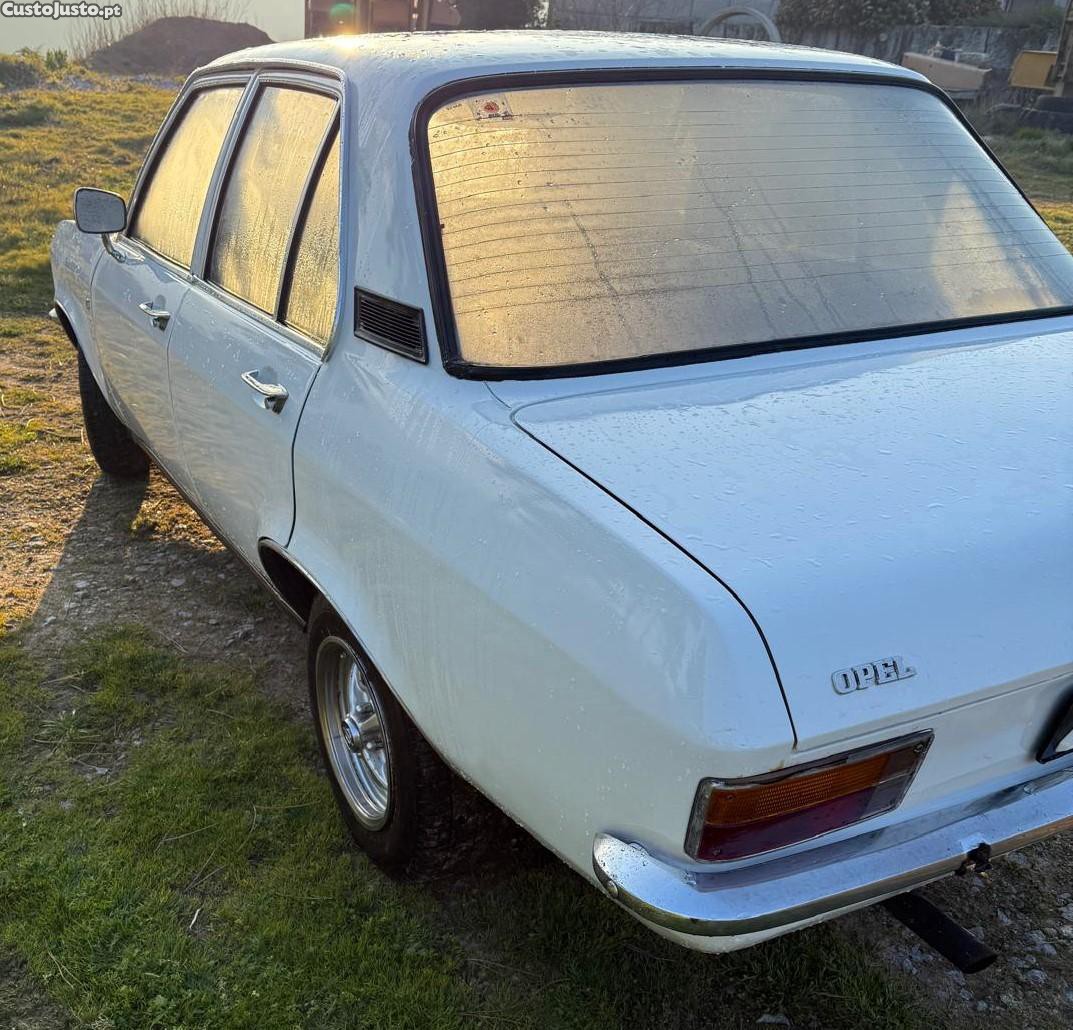 Opel Ascona 1.2 — fotografia 3