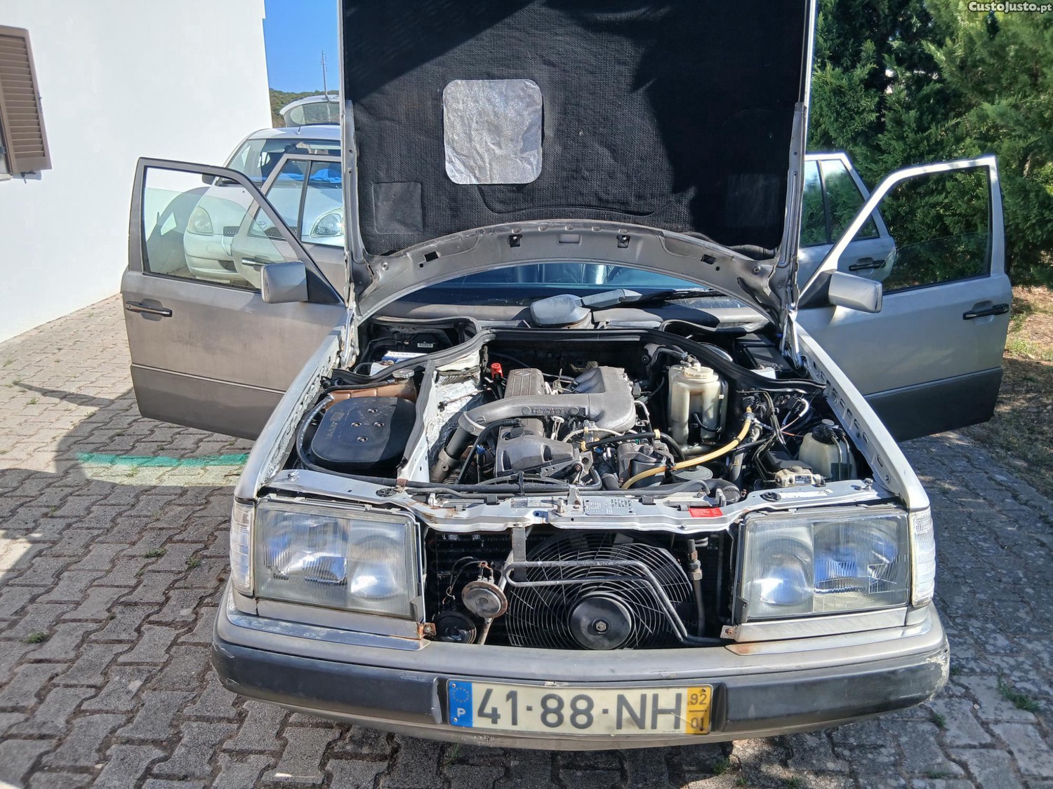 Mercedes-Benz E 300 S124 4MATIC - 92 — photo 3
