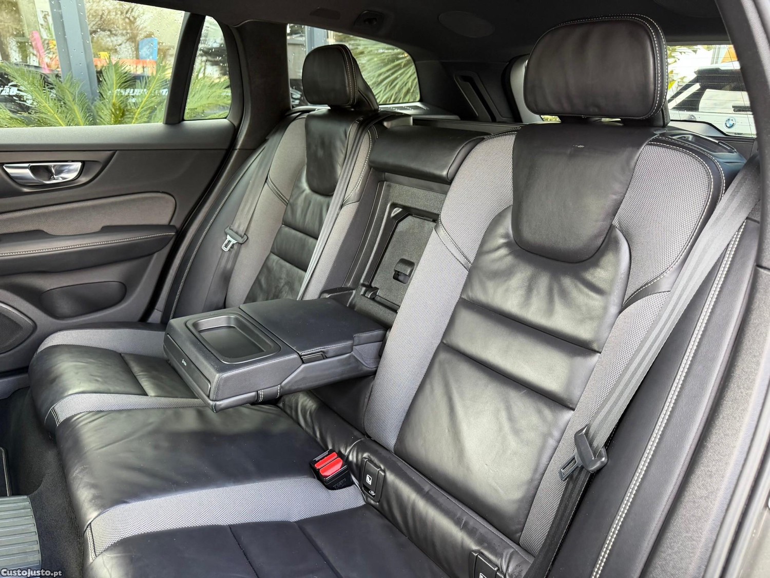 Volvo V60 2.0 T6 AWD TE R-Design — fotografia 7
