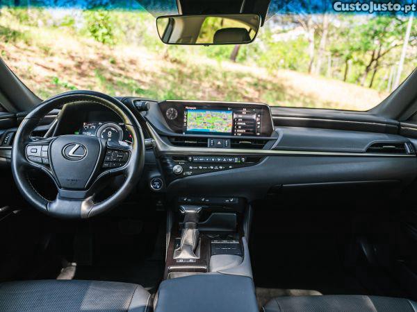 Lexus ES 300h Special Edi — fotografia 17