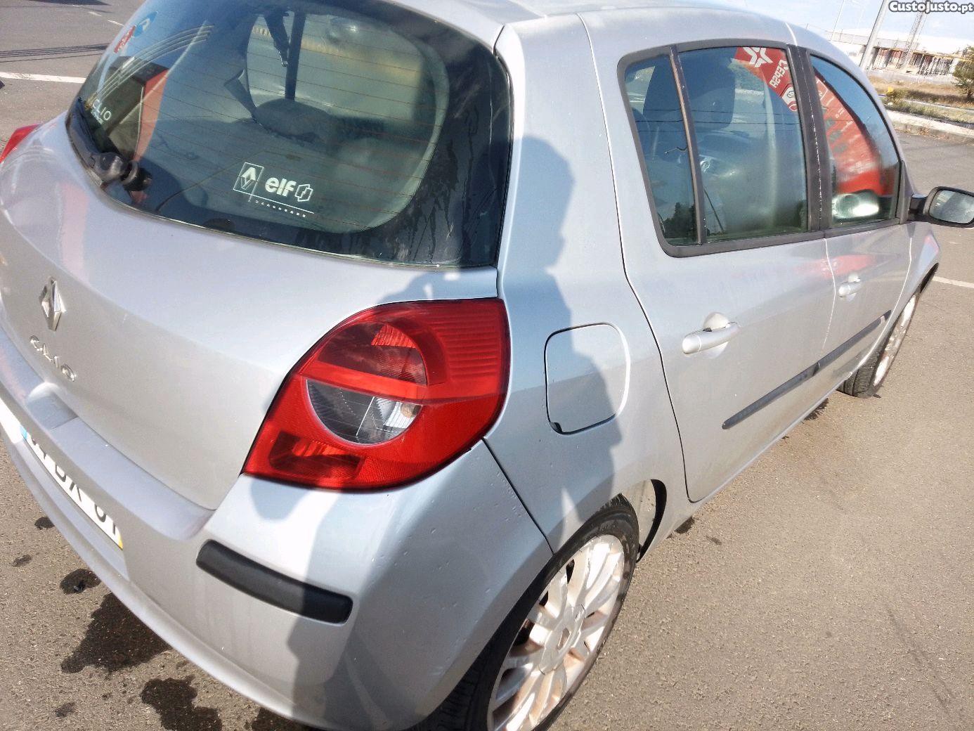 Renault Clio 1.5 DCI — fotografia 6