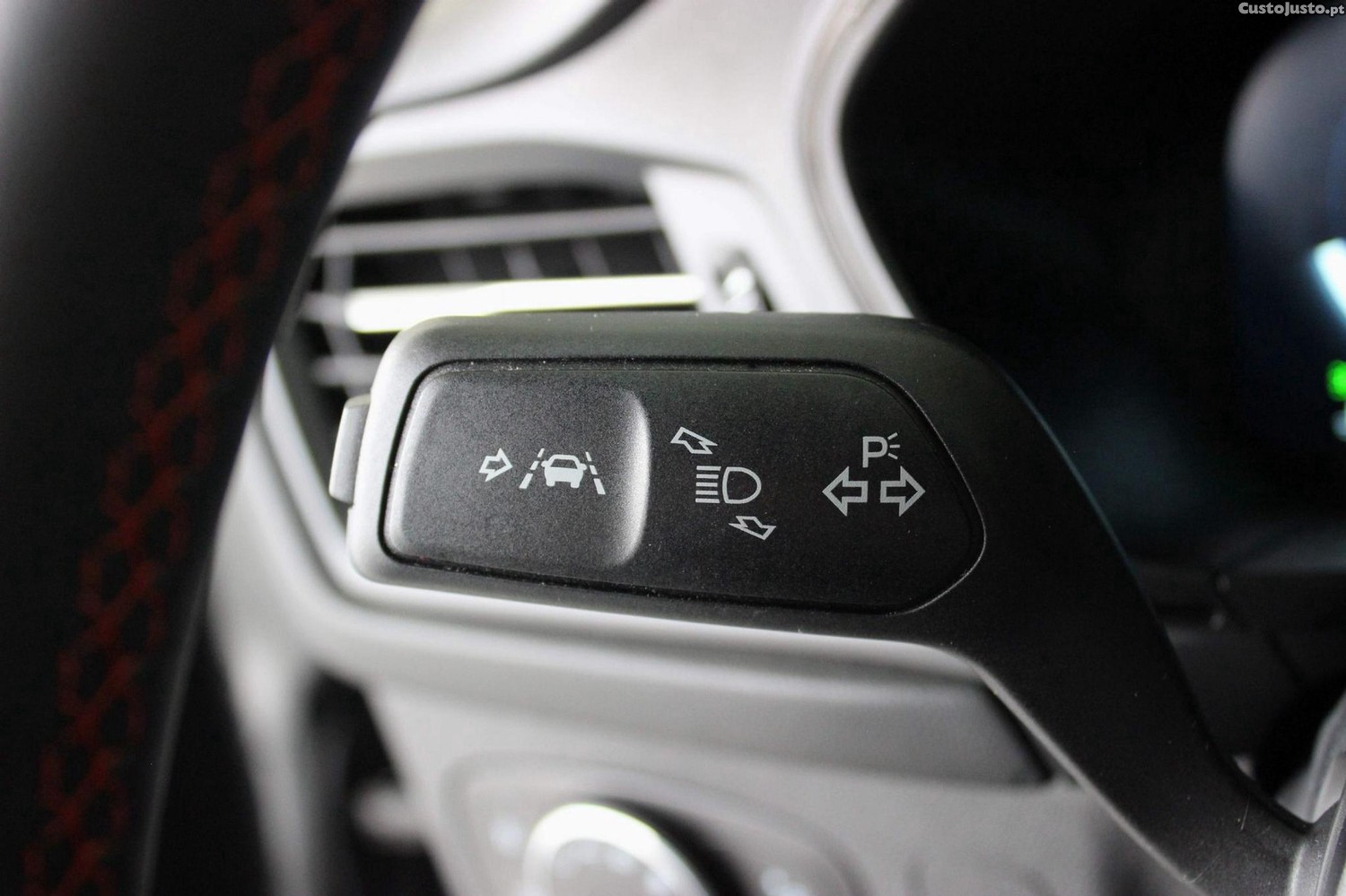 Ford Focus SW 1.0 EcoBoost MHEV ST-Line X Aut. — fotografia 10